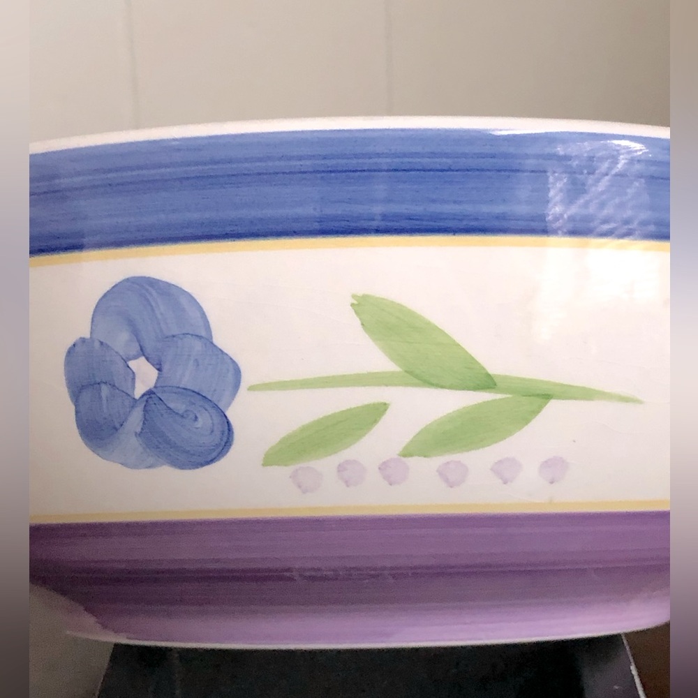 Vintage Gibson Bella - 9” Salad serving bowl - Blue & Purple Floral design - Picture 4 of 6